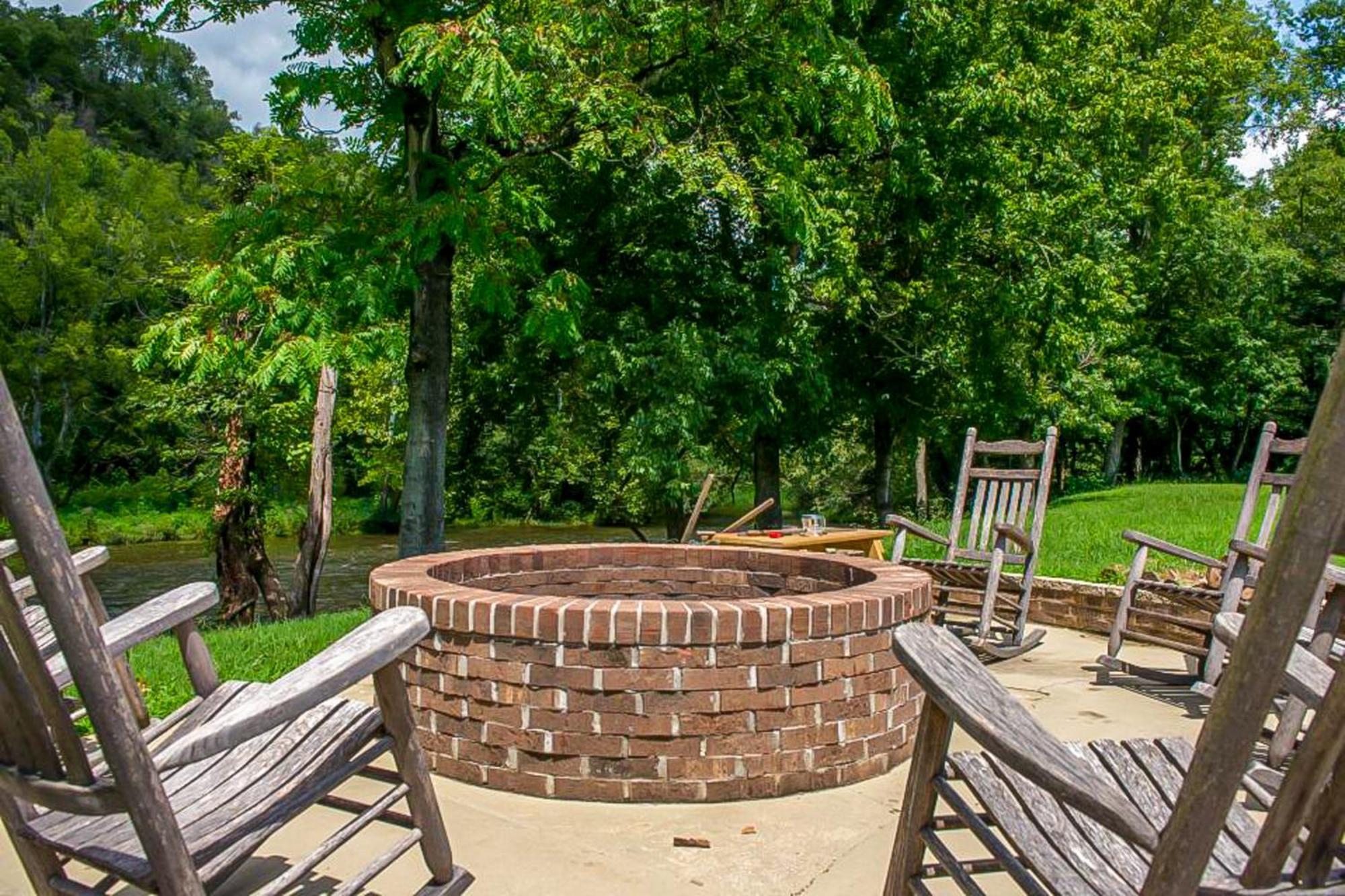 Little River Loft & Riverfront Gem Таунсенд Номер фото